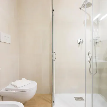 Porta Romana Modern 아파트 *
